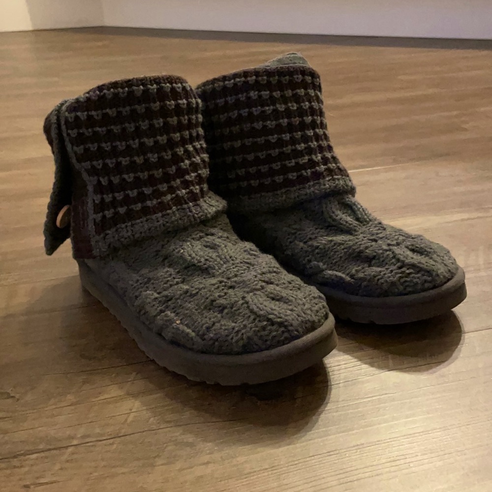 UGG cozy sweater boots size 7